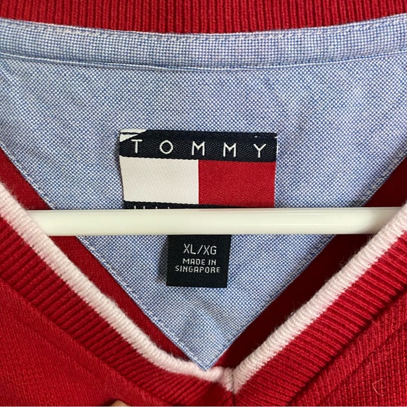 Men’s Tommy Hilfiger 100% Cotton Red V Neck Short Sleeve Shirt - Picture 2 of 8